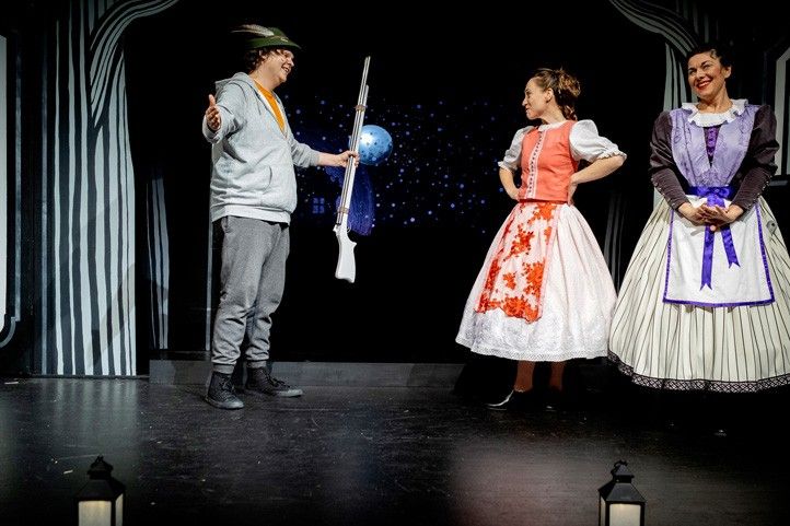 Zdroj fotografií: Divadlo ALFA 231212_Alfa_Carostrelec_1