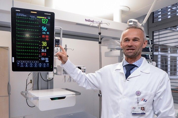 Slavnostní otevření zrekonstruovaných prostor (fotografie: M. Pecuch) 240301_FN_JIP_kardio_3