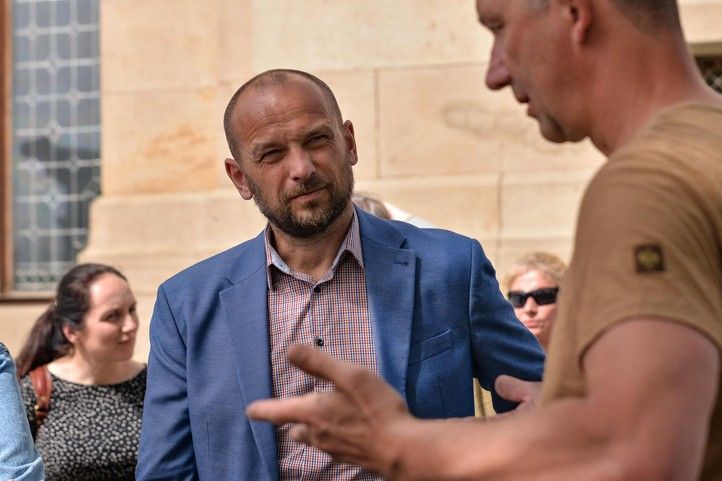 Fotografie z injektáže dubu: M. Pecuch 240409_Strom_ZCM_injektaz_5