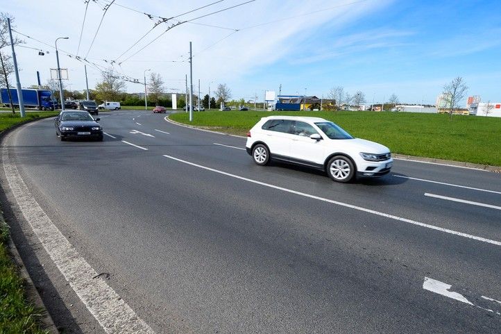 Kruhový objezd u Makra (foto: M. Pecuch) 240417_Doprava_Makro_kruhovy_objezd