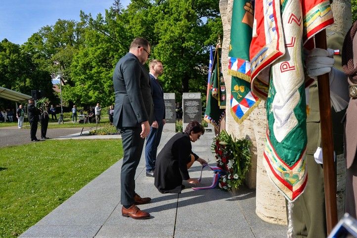 Fotografie: M. Pecuch 240504_Slavnosti_svobody_nam_Miru_2