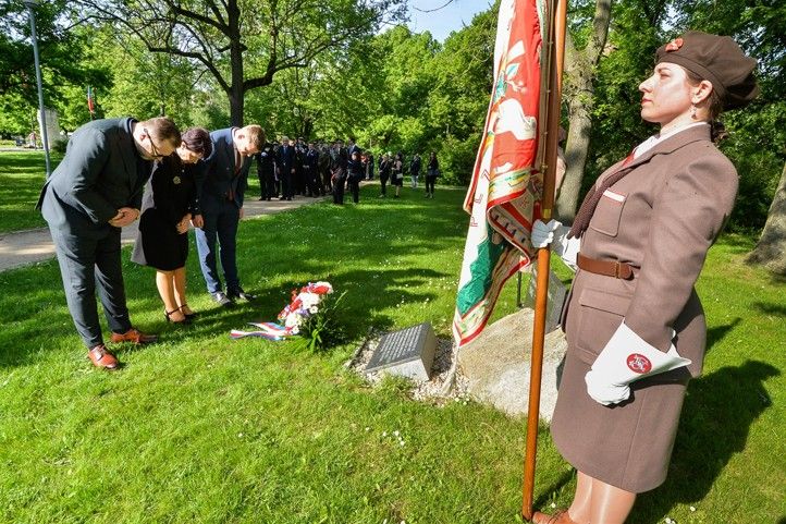 Fotografie: M. Pecuch 240504_Slavnosti_svobody_nam_Miru_5