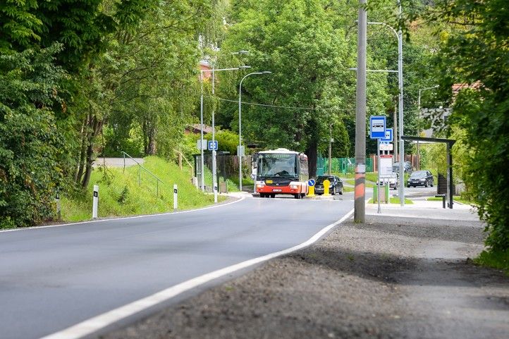 240531_Zastavka_MHD_V_Raji_2