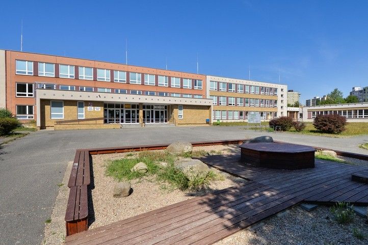 4. ZŠ v Plzni (fotografie: M. Pecuch) 240802_Strecha_zelena_4_ZS_1