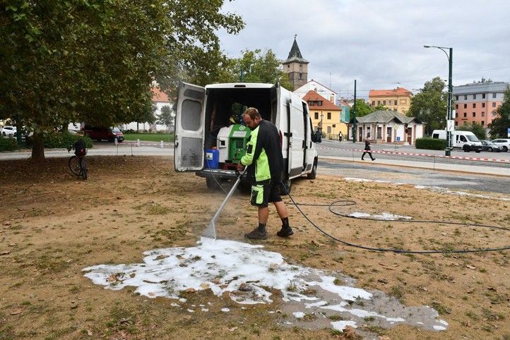 Fotografie: R. Žáková 240912_Hubeni_plevel_1