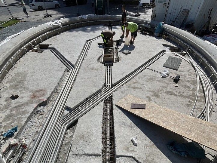 Oprava kašny (foto: P. Schut) 241021_ZCU_Fontana_1