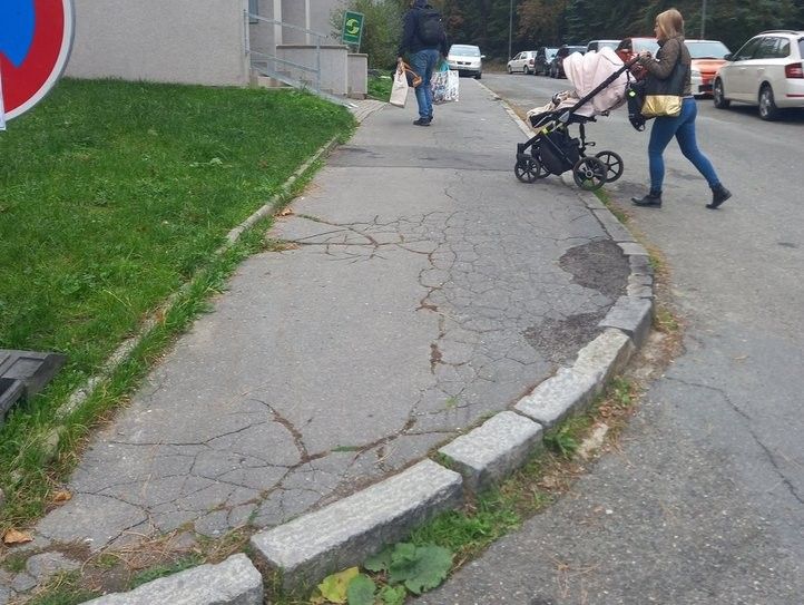 Nýřanská ulice. 241112_chodniky_lochotin_04