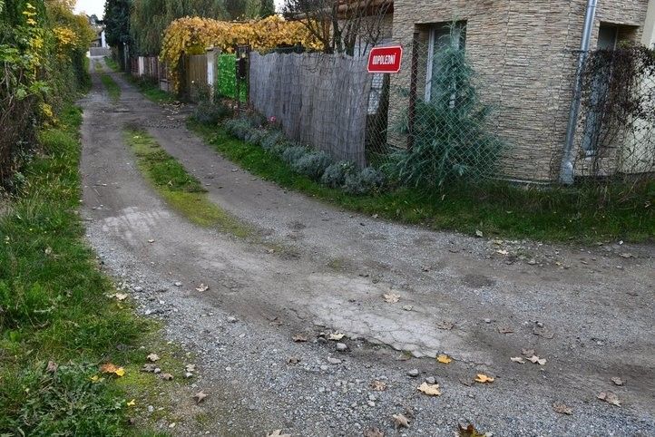 Odpolední ulice před opravou. 241223_odpoledni_03