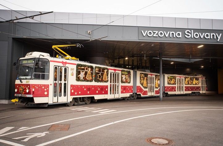Zdroj fotografií: www.facebook.com/mhdplzen 250107_Vanocni_tramvaj_1