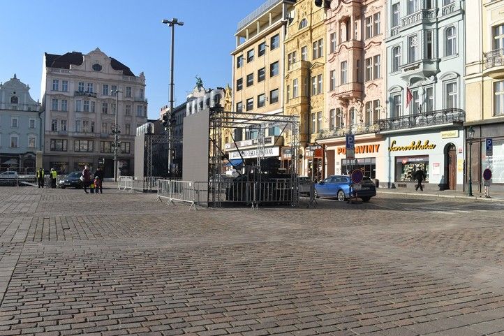 Ilustrační fotografie z příprav na náměstí Republiky (fotografie: H. Josefová) 250306_Namesti_Republiky_pripravy_Dundu_2