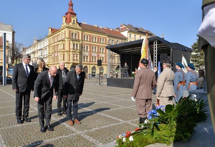 Vzpomínkové setkání na náměstí T. G. Masaryka v Plzni (fotografie: M. Pecuch) 250307_TGM_1