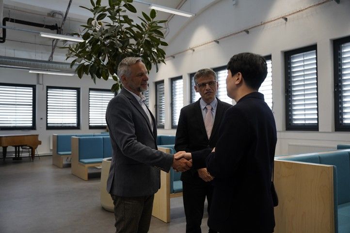 Fotografie: V. Hilshanskyi (SITMP) 250311_Jihokorejska_navsteva_UKR_Bosak_1