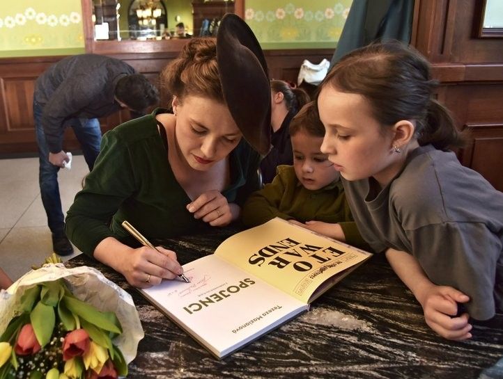 Křest knihy Spojenci. Fotografie: V. Křivka 250423_Spojenci_03