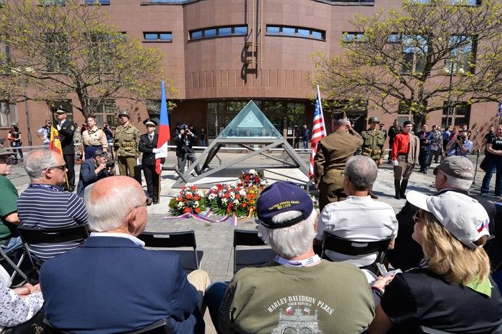 250502_Slavnosti_svobody_piety_Husova_3