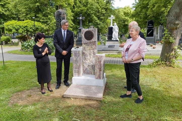 250604_cestny_hrob_marie_uchytilova_01