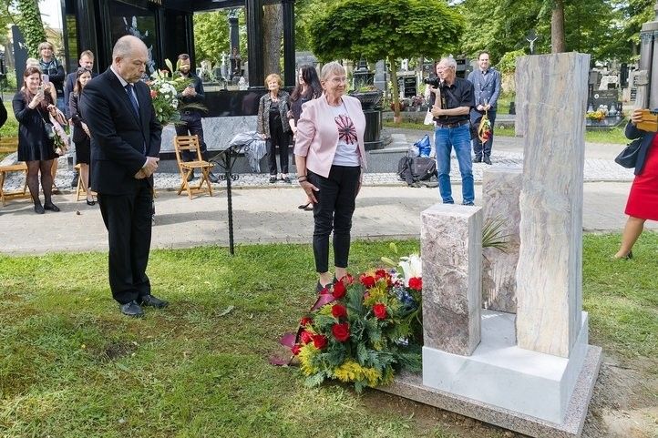 250604_cestny_hrob_marie_uchytilova_02