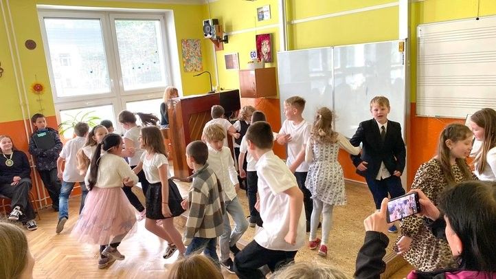 Oslavy 10. základní školy. Fotografie: archiv 10. ZŠ 250609_10_zs_oslavy_02