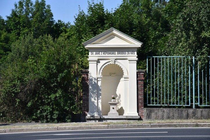 Zrekonstruovaná kaplička svatého Jana Nepomuckého (fotografie: R. Žáková) 250704_Kaple_Jan_z_Nepomuku_Opravena