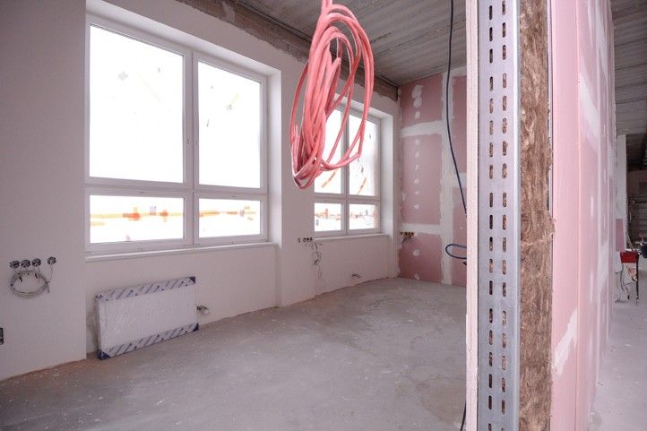 Probíhající stavba na 13. ZŠ (fotografie: M. Pecuch) 250724_Pristavba_13_ZS_2