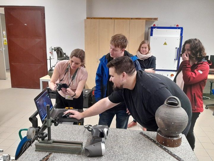 Zdroj fotografií: Fakulta strojní ZČU 250731_ZCU_skenovani_archeologie_1