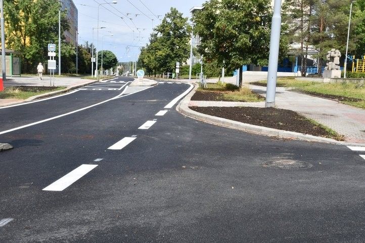 Opravená ulice na Dlouhých. Foto: R. Žáková 250801_Oprava_Na_Dlouhych_03