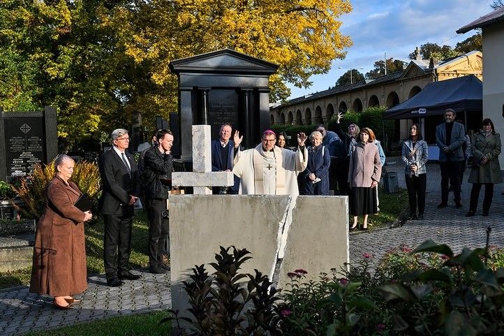 251014_hroby_v_dali_04