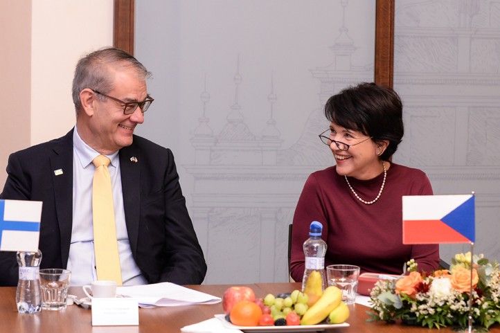 251030_Prijeti_velvyslanci_3