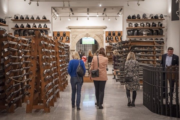 Fotografie z vernisáže a zrekonstruované zbrojnice v hlavní budově muzea (zdroj fotografií: ZČM v Plzni) 251121_Zbrojnice_ZCM_2