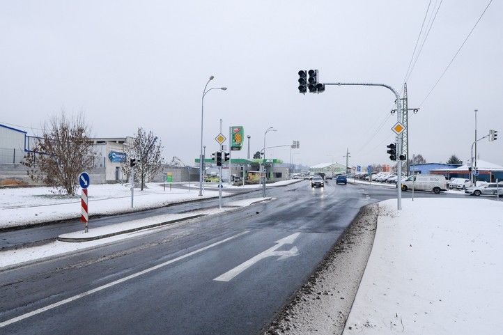 Křižovatka Chrástecké s Jateční (fotografie: M. Pecuch) 251124_Jatecni_Chrastecka_2