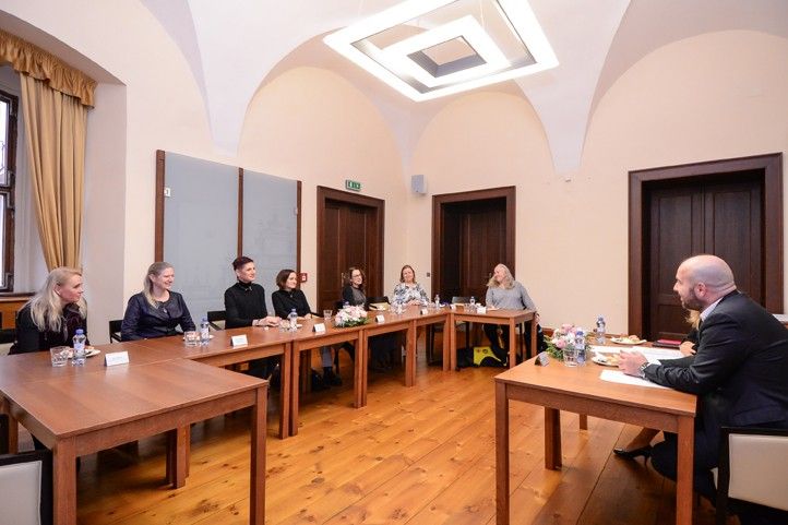 251210_Noc_s_operou_seky_1