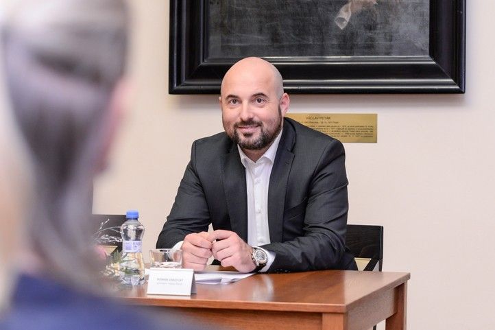 251210_Noc_s_operou_seky_3