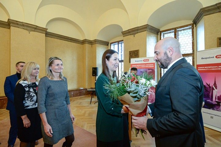 Oceňování za mimořádné činy vykonané při záchraně lidského života a majetku (fotografie: M. Pecuch) 251210_Oceneni_Mimoradne_ciny_2