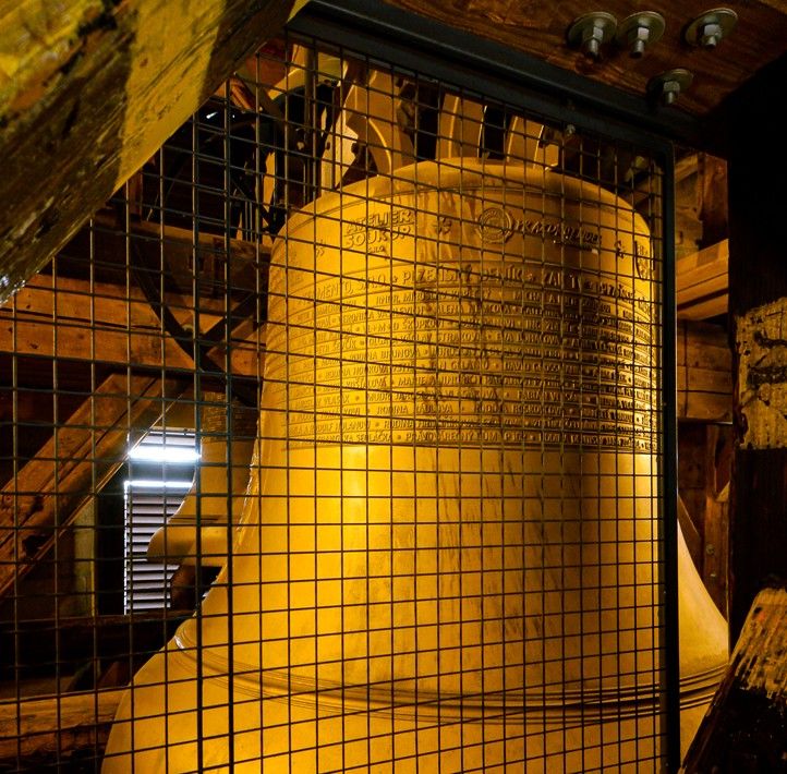 Katedrála sv. Bartoloměje (fotografie: M. Pecuch) 260112_Katedrala_Zvon