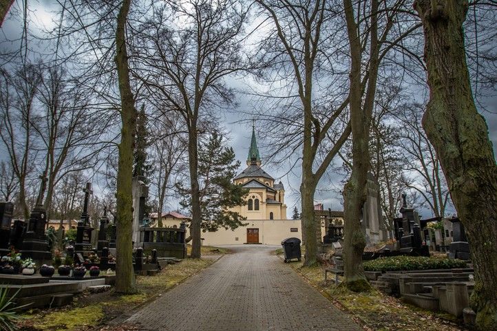 Fotografie: K. E. Hessová 260302_Jedlickova_hrbitov_2