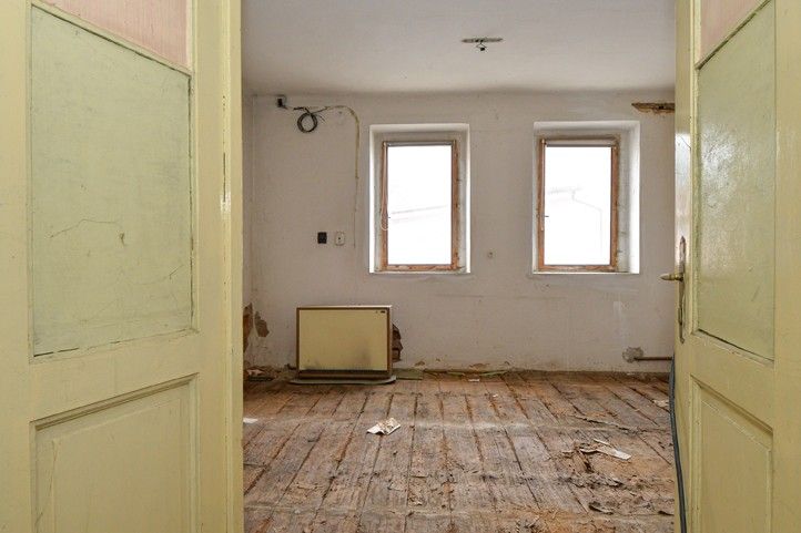 Zahájení rekonstrukce (fotografie: M. Pecuch) 260401_Byt_dum_Litice_2