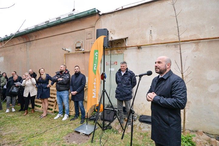 Zahájení rekonstrukce (fotografie: M. Pecuch) 260401_Byt_dum_Litice_3