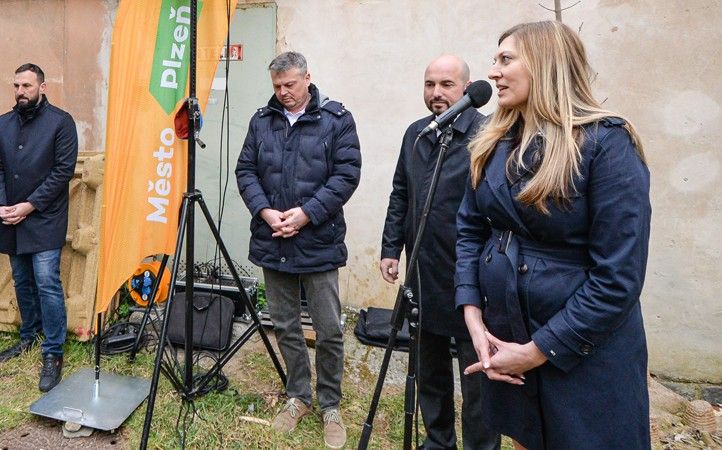 Zahájení rekonstrukce (fotografie: M. Pecuch) 260401_Byt_dum_Litice_5