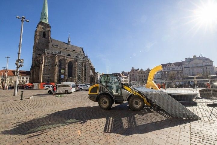 Zahájení rekonstrukce náměstí Republiky. Fotografie: R. Muchka 260408_rekonstrukce_náměstí_republiky_01