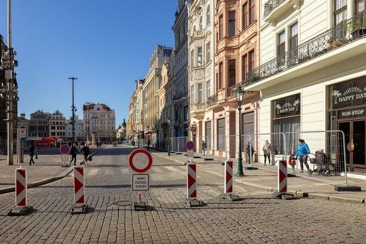 Začala rekonstrukce náměstí Republiky. Fotografie: R. Muchka 260408_rekonstrukce_náměstí_republiky_03