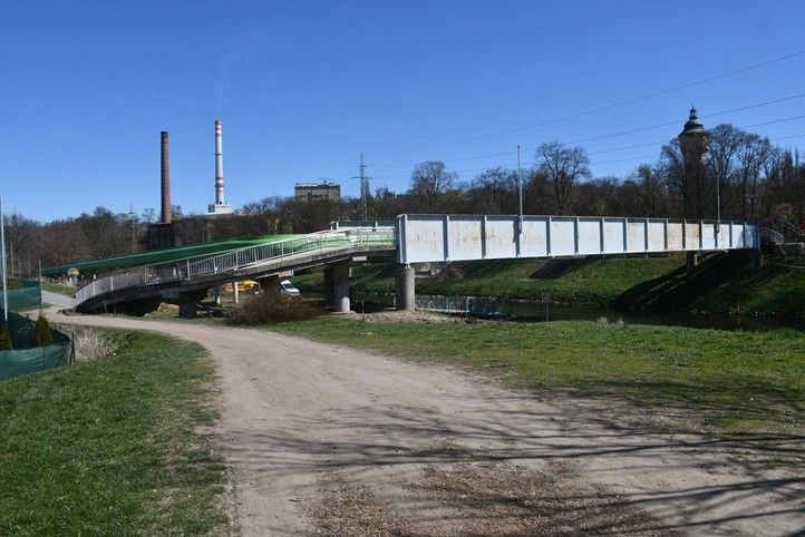 Rekonstruovaná lávka (fotografie: R. Žáková) 260415_Lavka Struncaky_pred_1