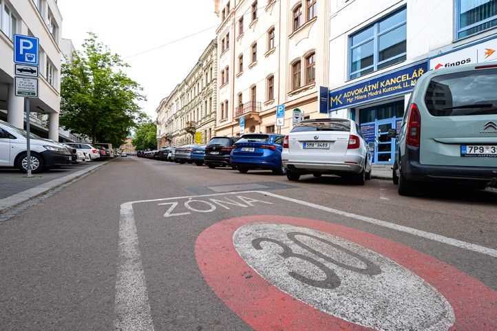 Zóna 30 - Škroupova ul. (foto: M. Pecuch) 260520_Zona_30_1