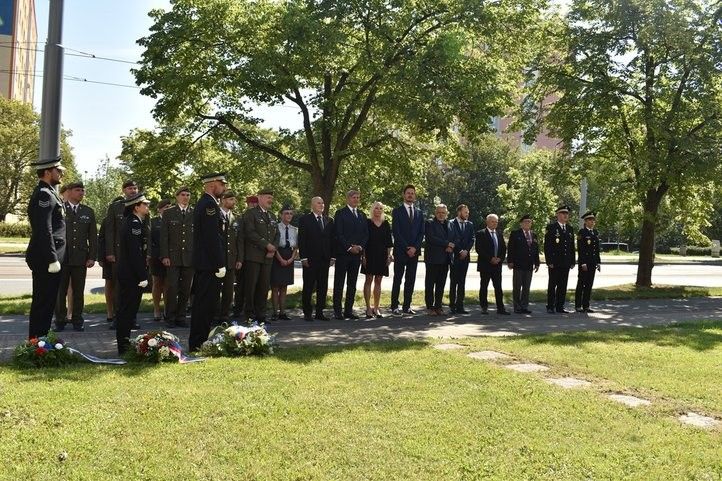 Pietní akty připomněly památku Heliodora Píky. Fotografie: B. Hájková, H. Josefová 260619_Pietni_Akt_Pika_1