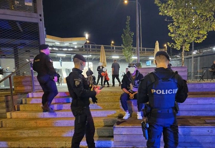 260930_Hlavni_vlak_nadrazi_policie_1